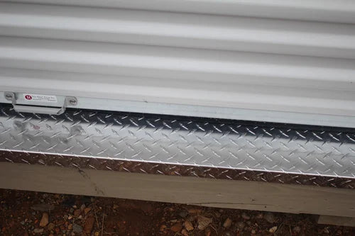Notched & Folded Diamond-Plate Threshold